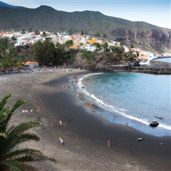 Het betoverende strand van Playa de la Caleta: Een paradijs op Tenerife